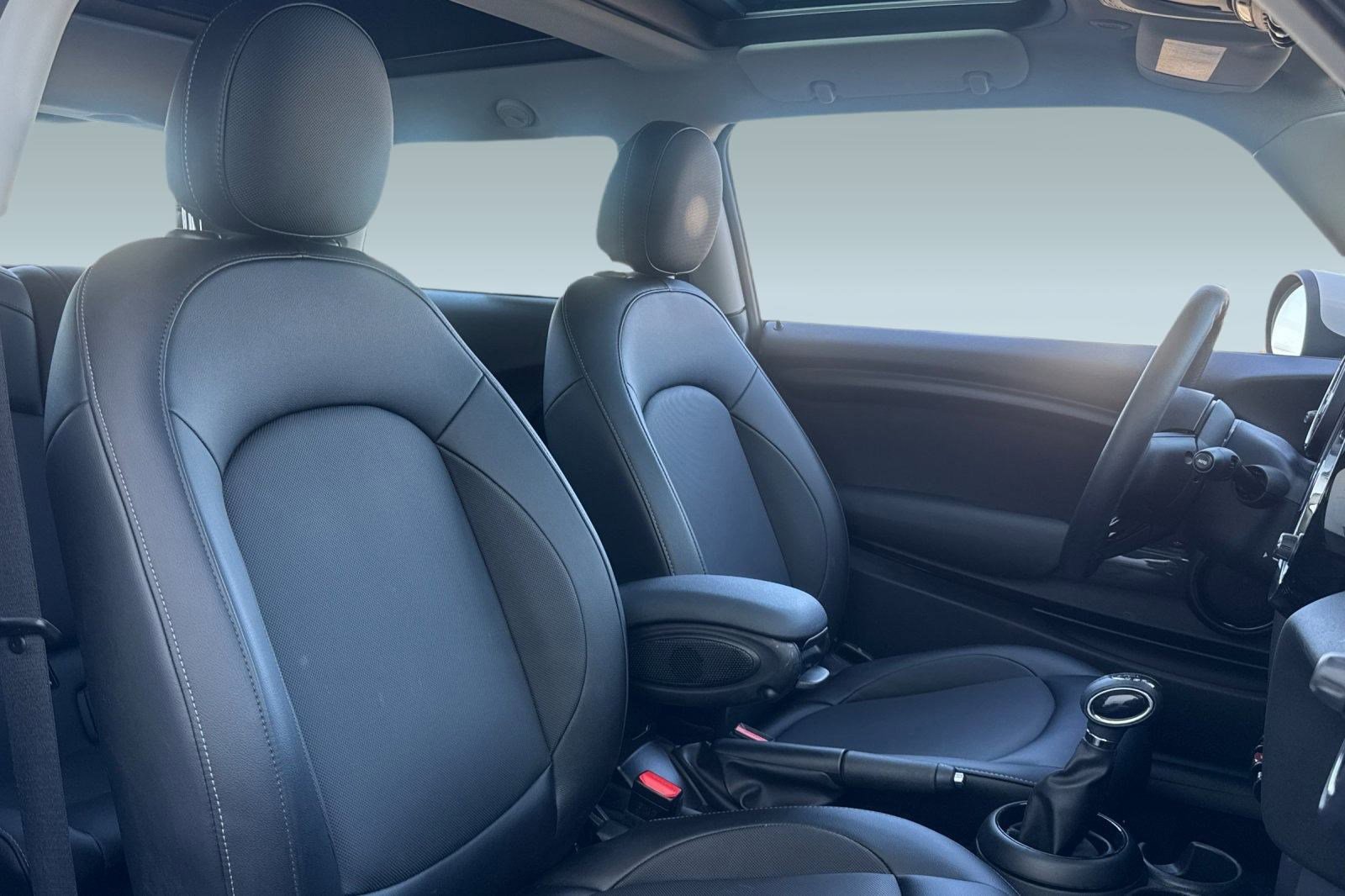 Used 2017 MINI Cooper 2-Door Hardtop image 30