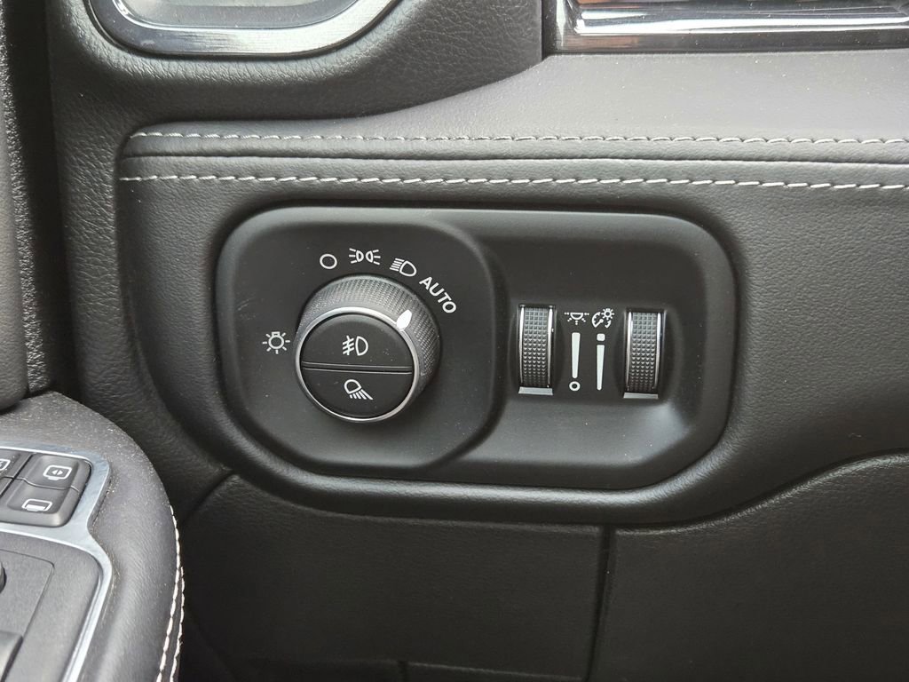 Used 2024 RAM 2500 Limited image 24