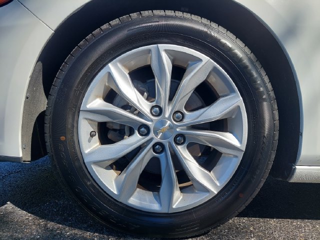 Certified 2025 Chevrolet Malibu LT FWD image 30