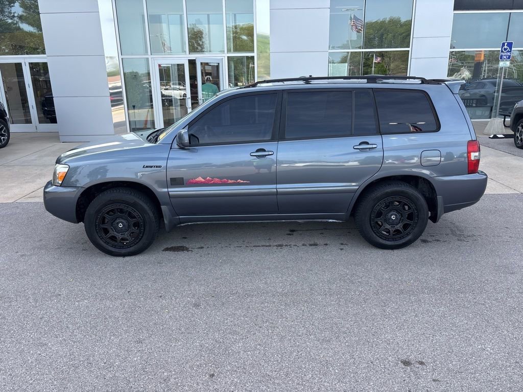 Used 2005 Toyota Highlander 2WD V6 w/ 3rd Row image 1