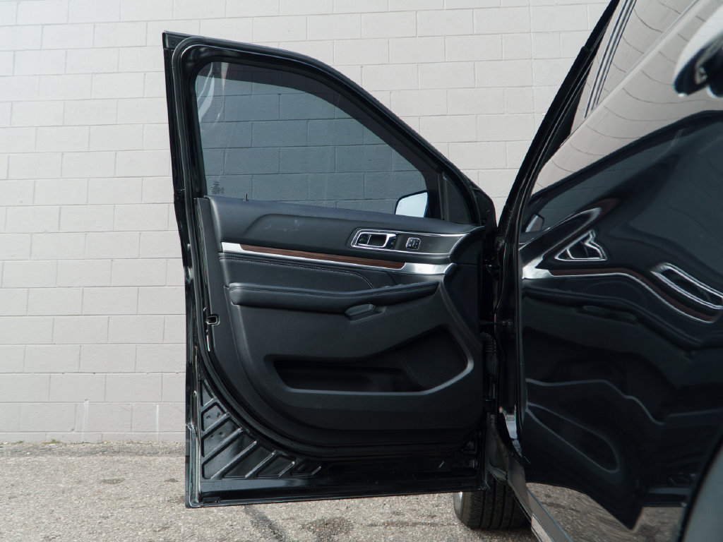 Used 2018 Ford Explorer Limited w/ Equipment Group 301A AWD/4WD image 15