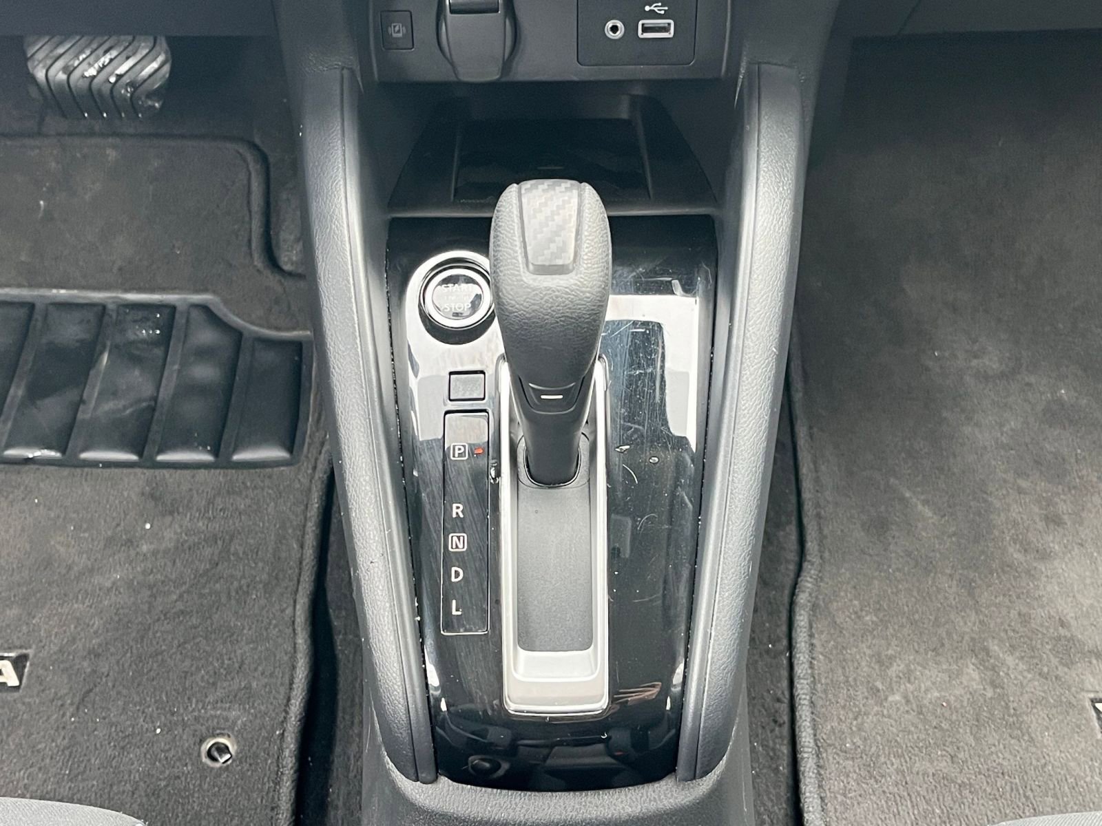 Used 2025 Nissan Versa SV image 37