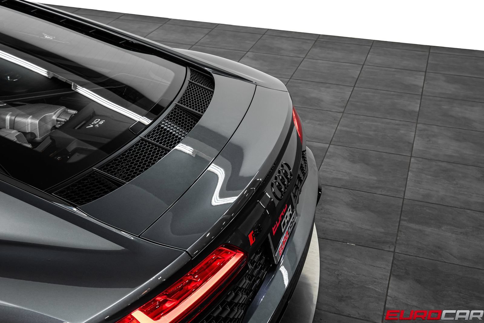 Used 2021 Audi R8 V10 w/ Premium Package RWD image 18