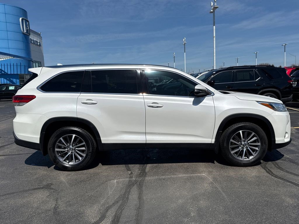 Used 2019 Toyota Highlander XLE image 12