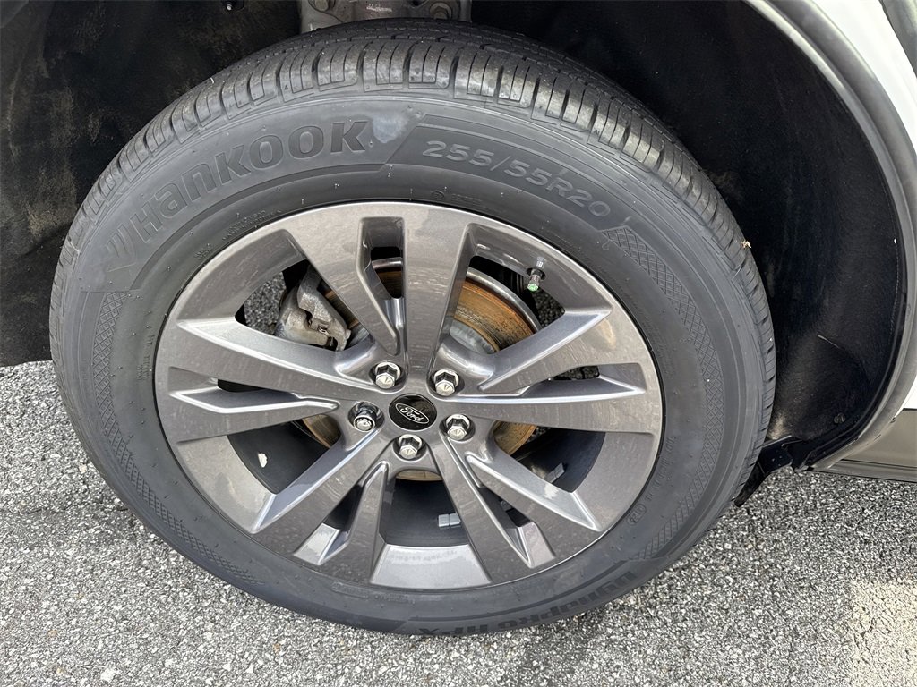 Used 2023 Ford Explorer XLT w/ Equipment Group 202A image 17