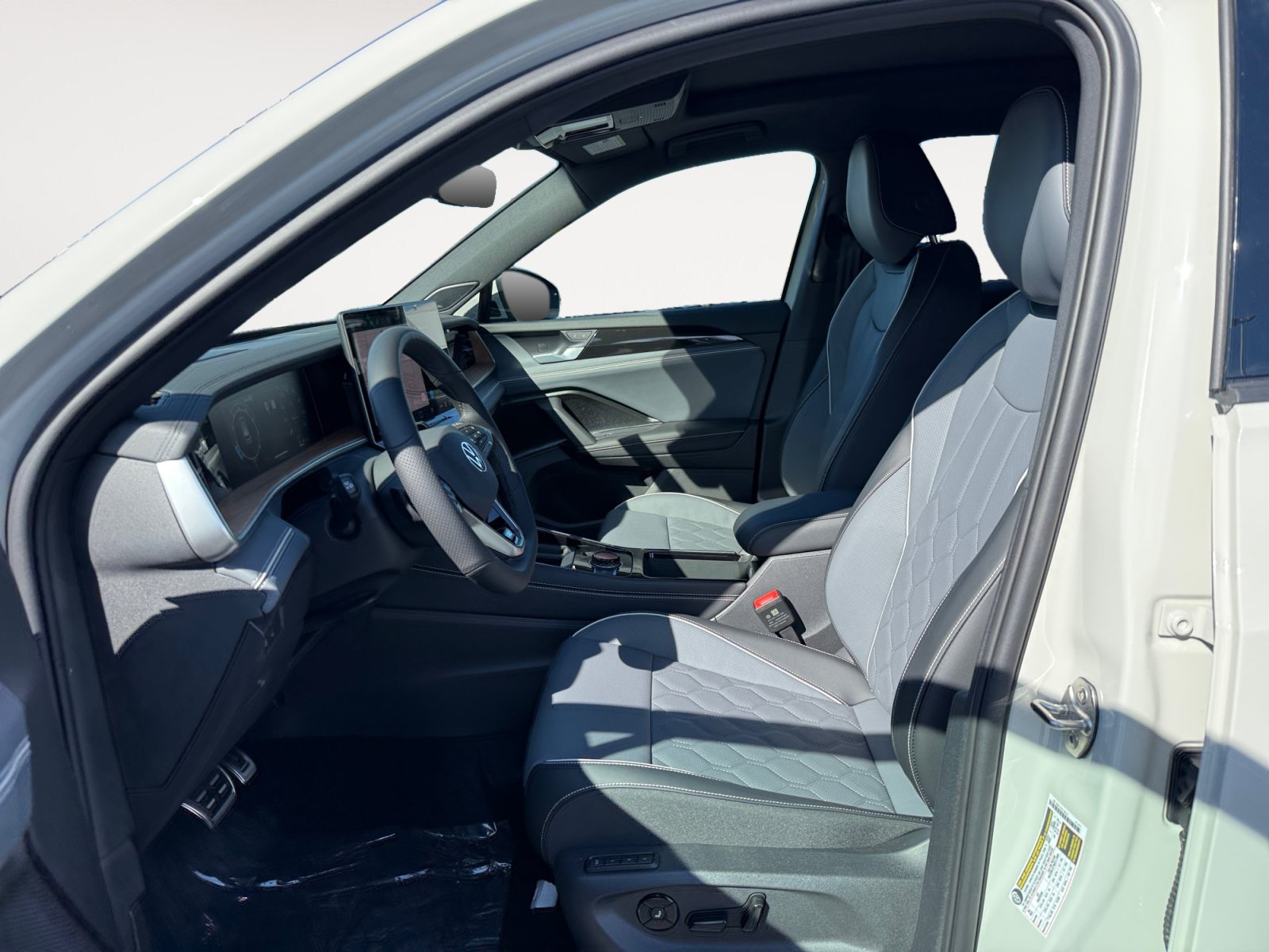 New 2026 Volkswagen Tiguan SEL R-Line AWD/4WD image 10