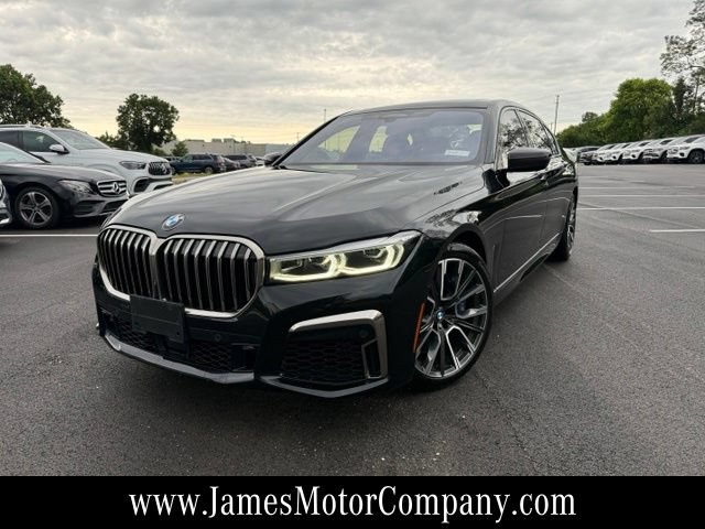 Used 2022 BMW M760i xDrive w/ Luxury Rear Seating Package AWD/4WD video 1