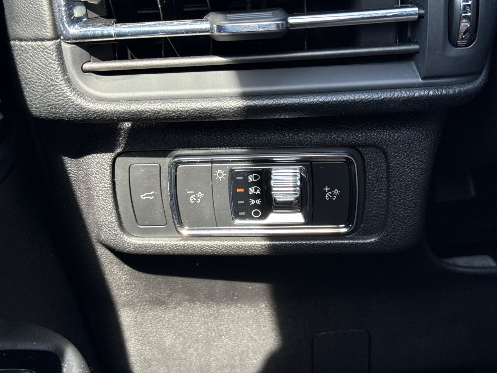 Used 2022 Lincoln Corsair AWD w/ Premium Package image 19