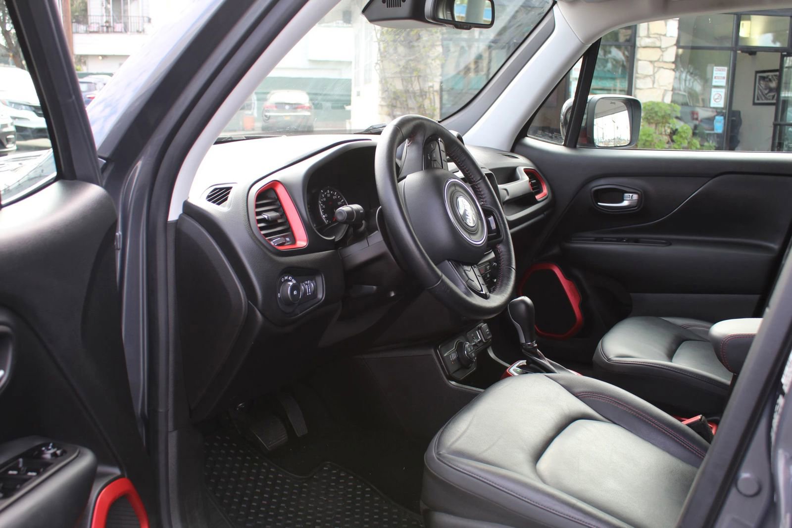 Used 2022 Jeep Renegade Trailhawk image 9