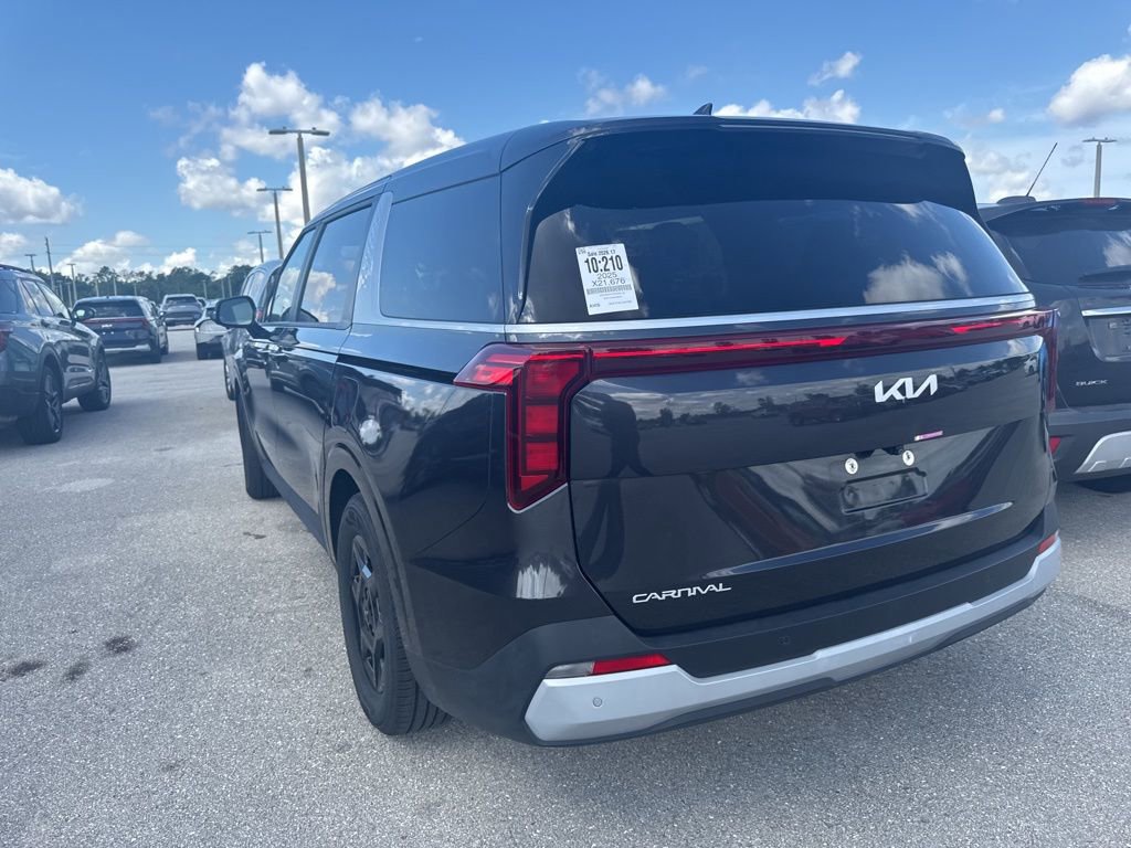 Used 2025 Kia Carnival FWD image 6