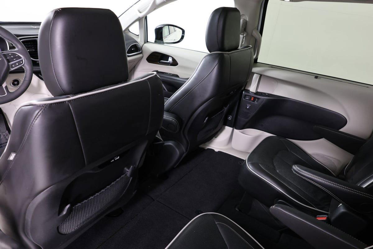 Used 2024 Chrysler Pacifica Limited FWD image 51