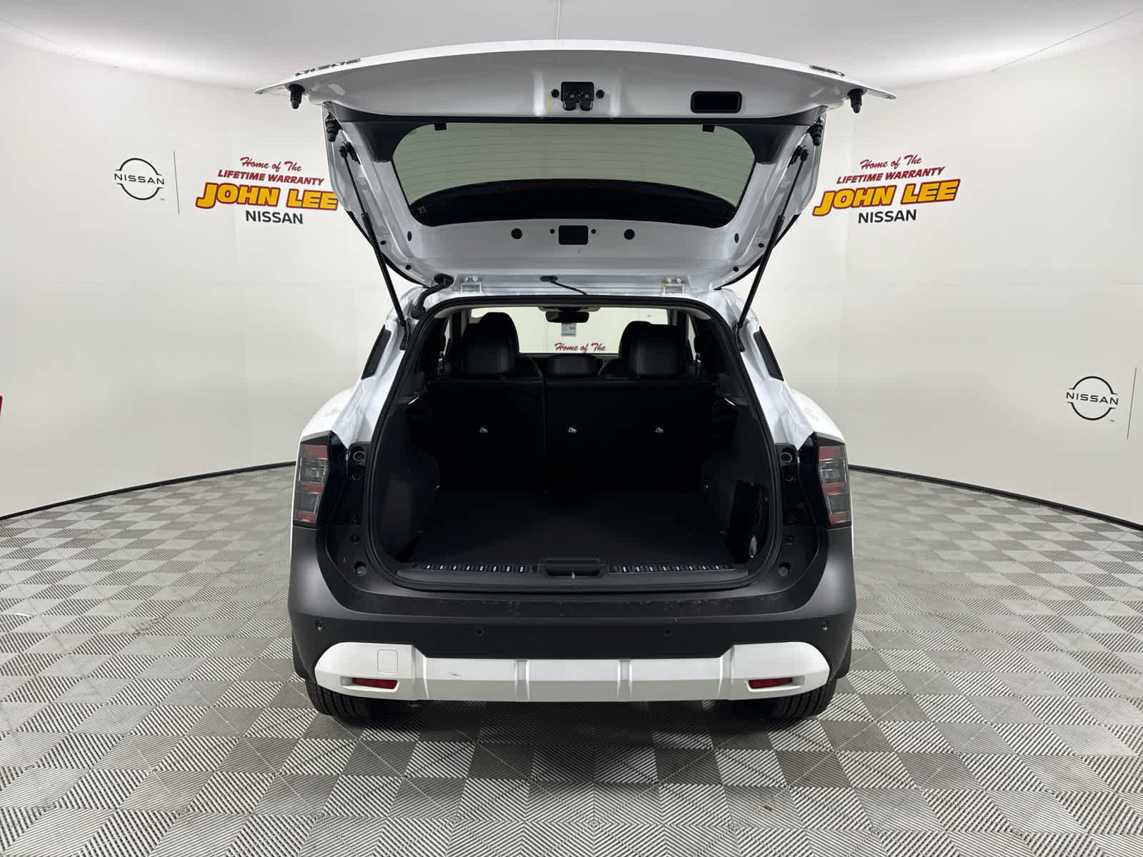 New 2026 Nissan Kicks SR w/ Illumination Package image 5