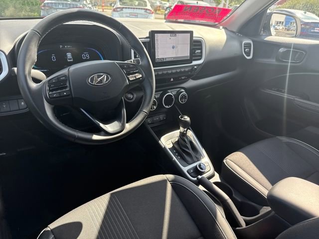 Used 2024 Hyundai Venue Limited image 20