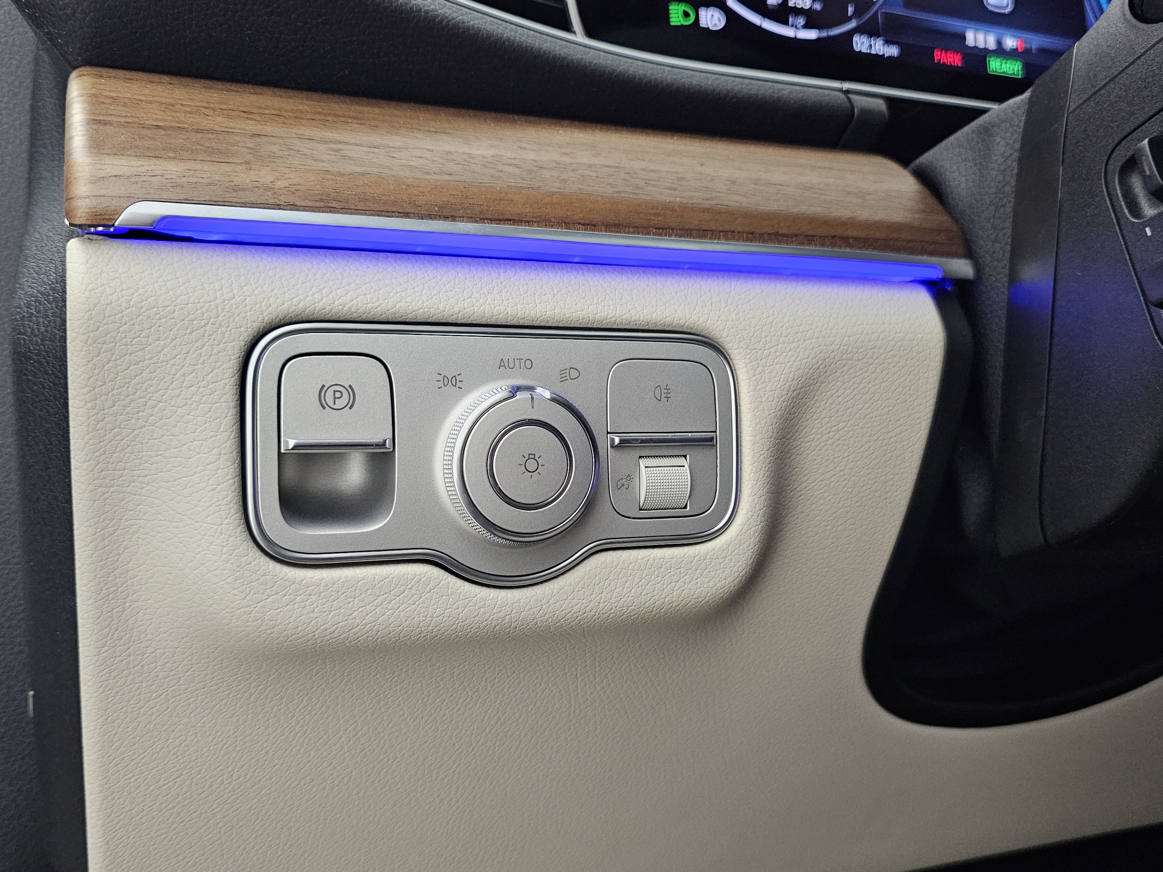 Used 2025 Mercedes-Benz GLE 450e 4MATIC image 8