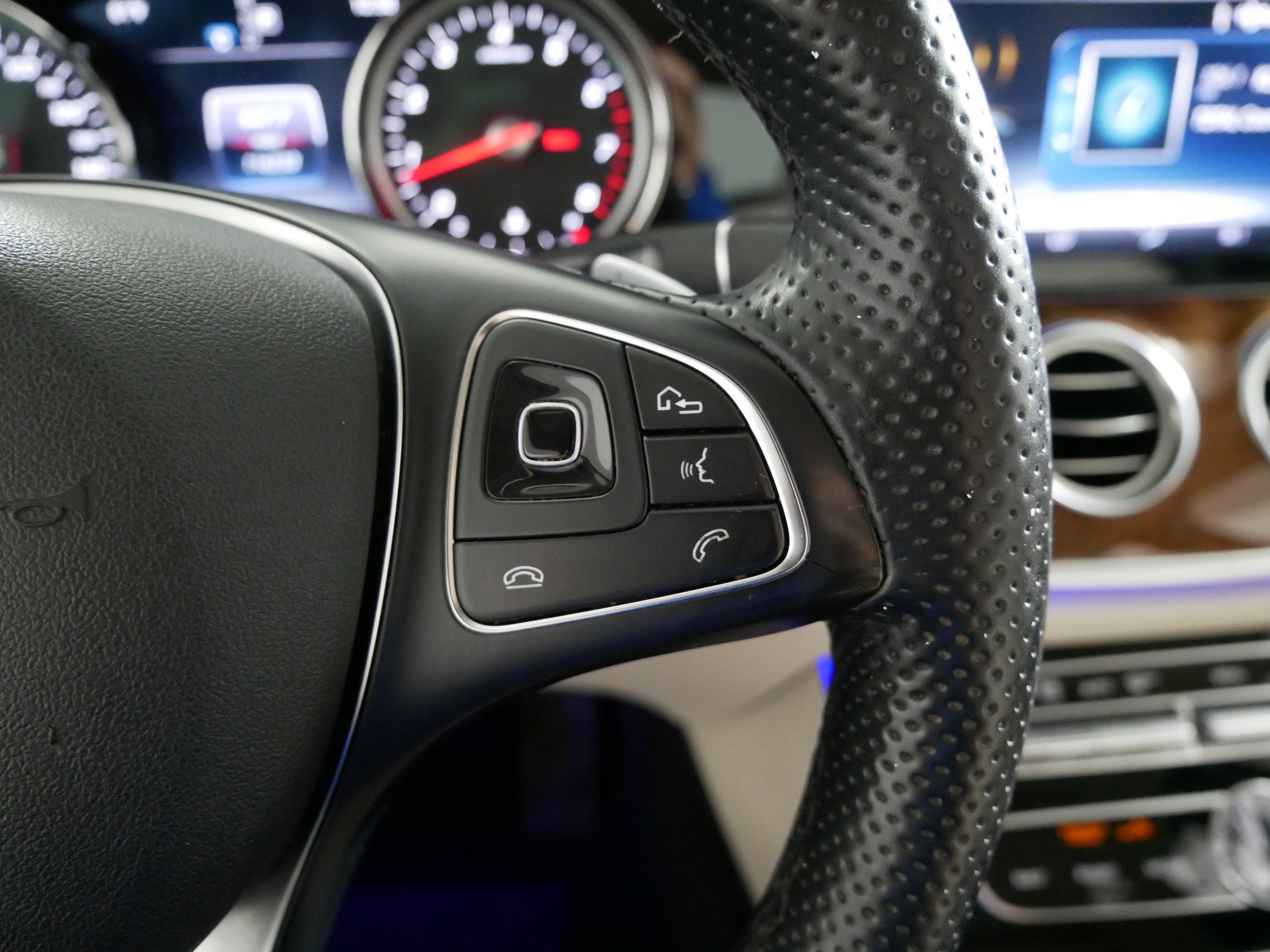 Used 2017 Mercedes-Benz E 300 4MATIC image 28