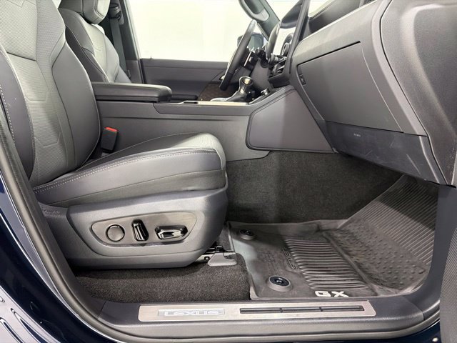 Used 2025 Lexus GX 550 w/ Accessory Package (2T) AWD/4WD image 22