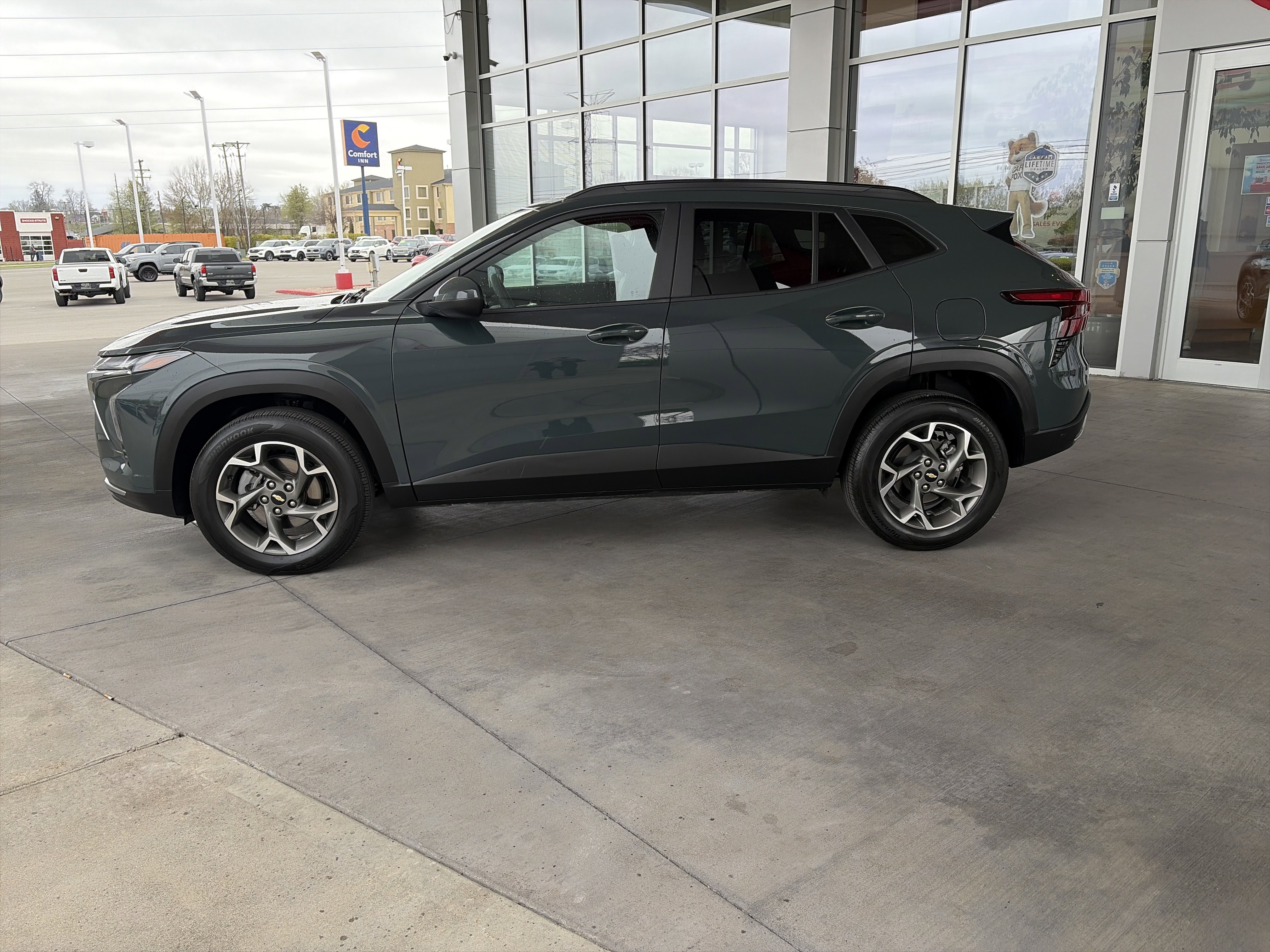 Used 2025 Chevrolet Trax LT image 9