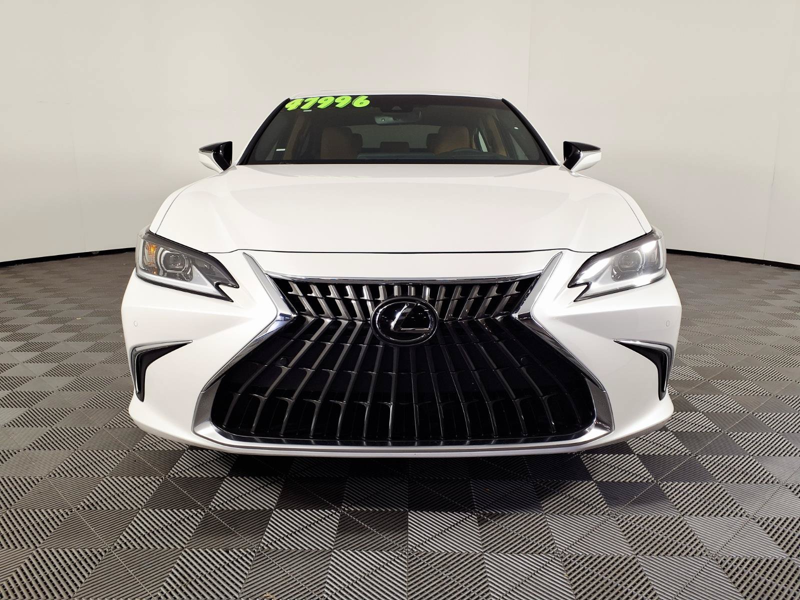 Used 2025 Lexus ES 300h w/ Premium Package FWD image 2
