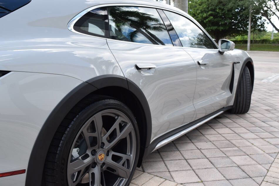 Used 2023 Porsche Taycan Turbo Cross Turismo image 26