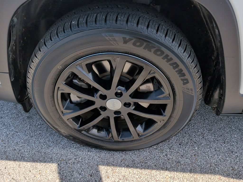 Used 2020 Jeep Cherokee Latitude Plus FWD image 43