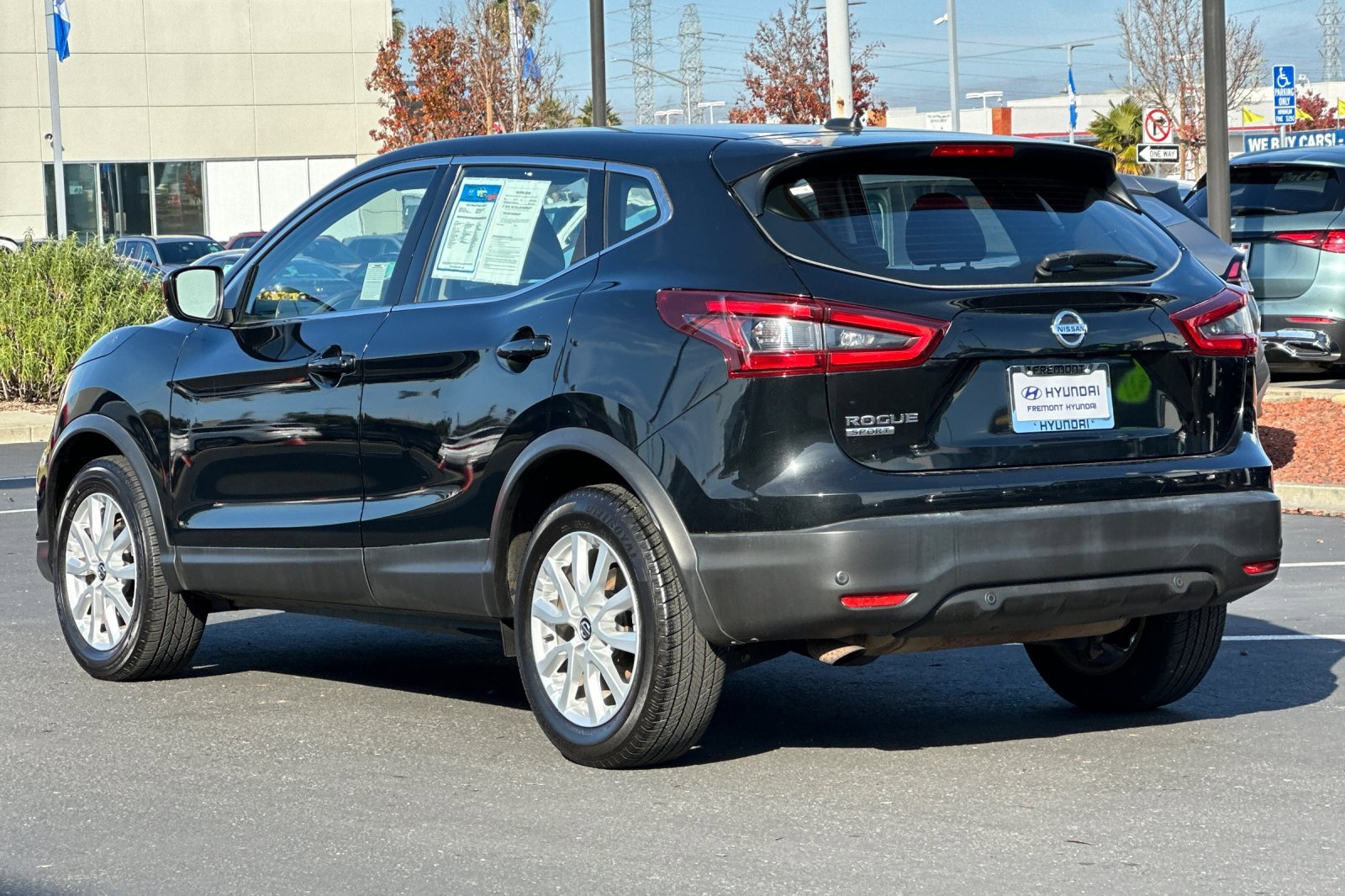 Used 2022 Nissan Rogue Sport S image 5