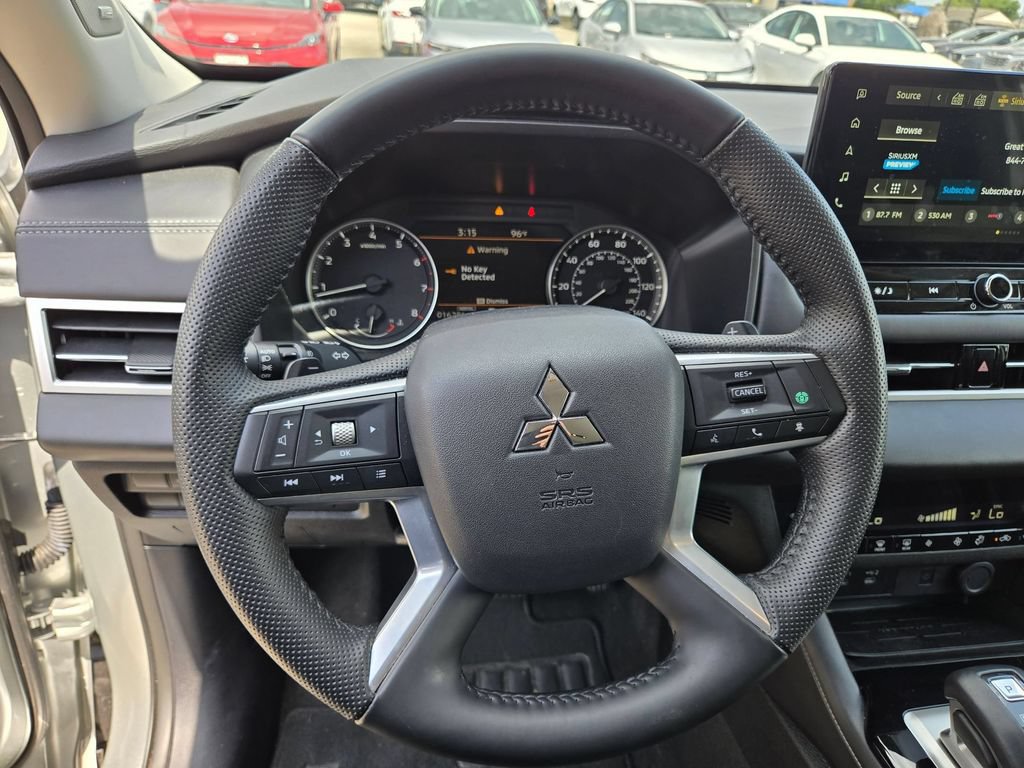 Used 2025 Mitsubishi Outlander SE AWD/4WD image 16