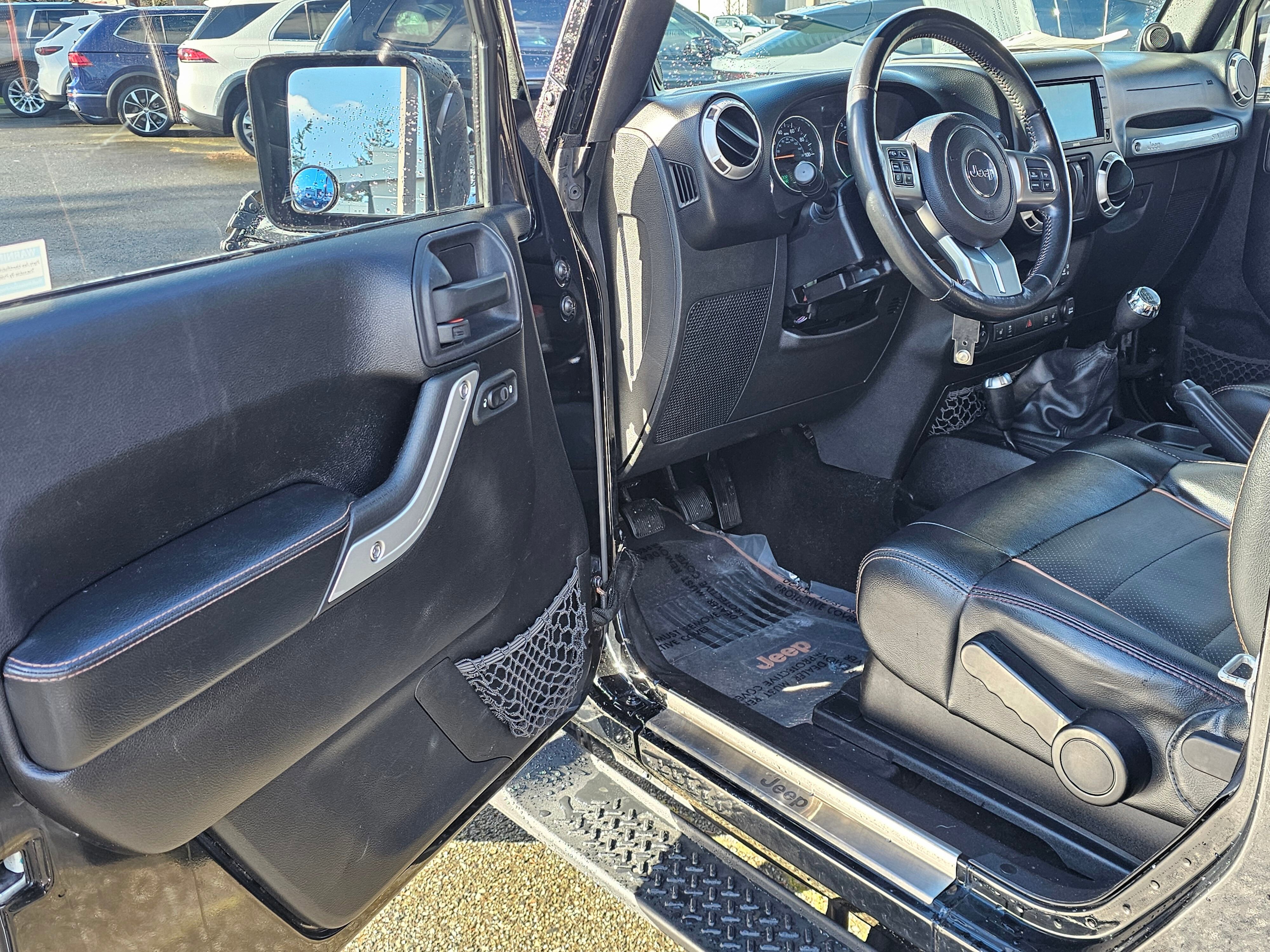 Used 2011 Jeep Wrangler Sahara w/ Dual Top Group AWD/4WD image 17