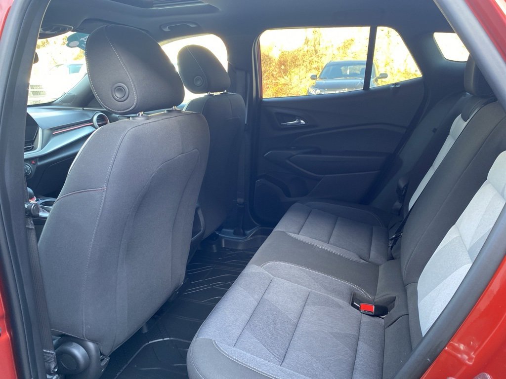 Used 2024 Chevrolet Trax RS w/ Sunroof Package image 17