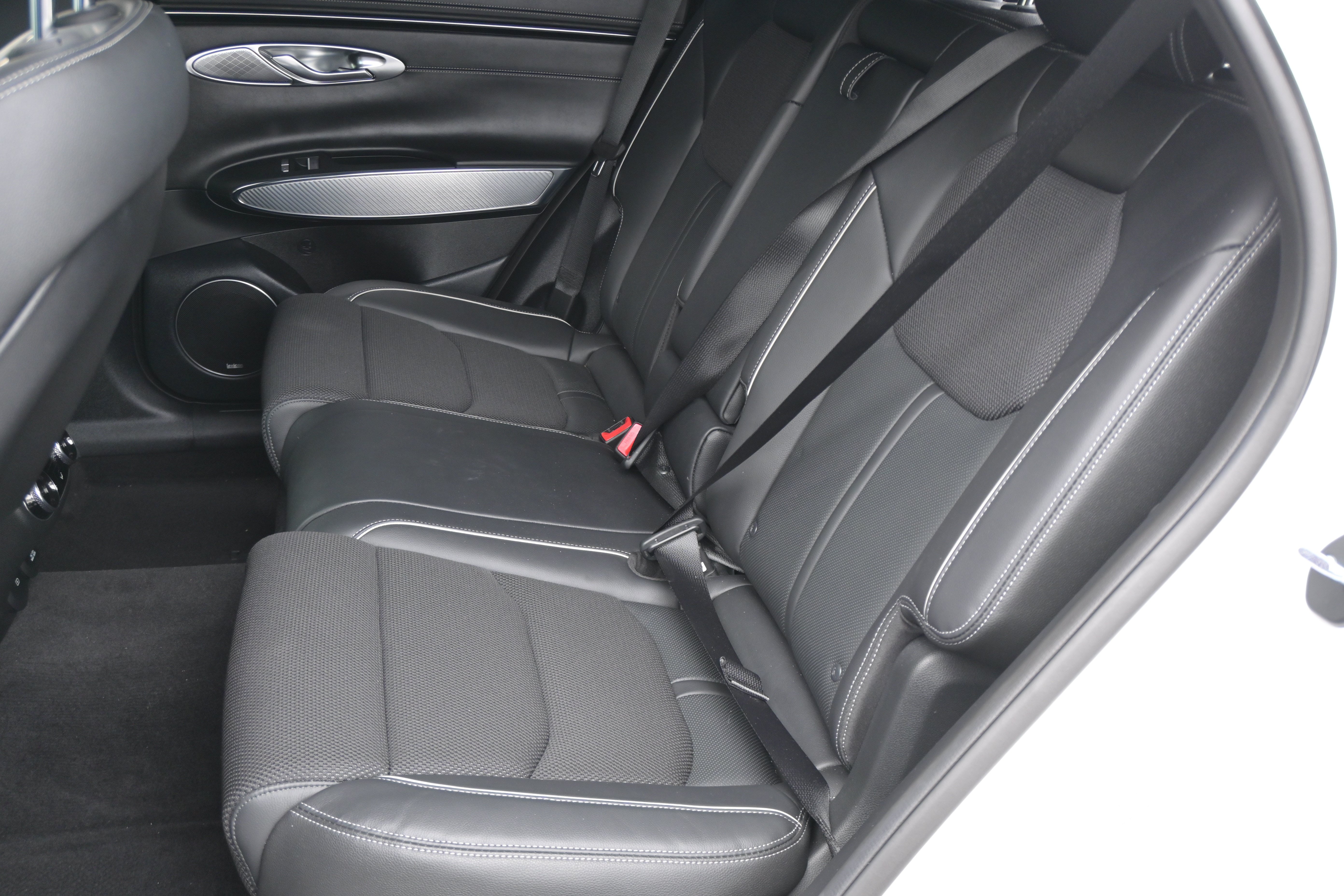 Used 2023 Genesis GV70 2.5T w/ Sport Prestige Package AWD/4WD image 31