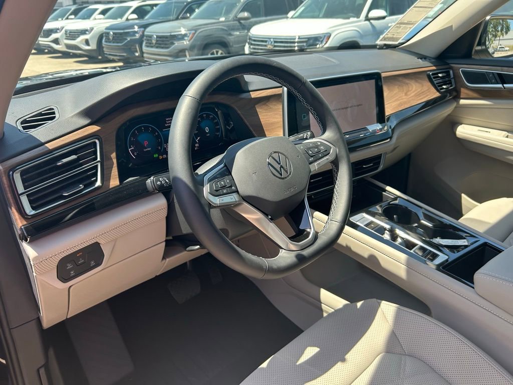 Used 2025 Volkswagen Atlas SE w/ Panoramic Sunroof Package image 44