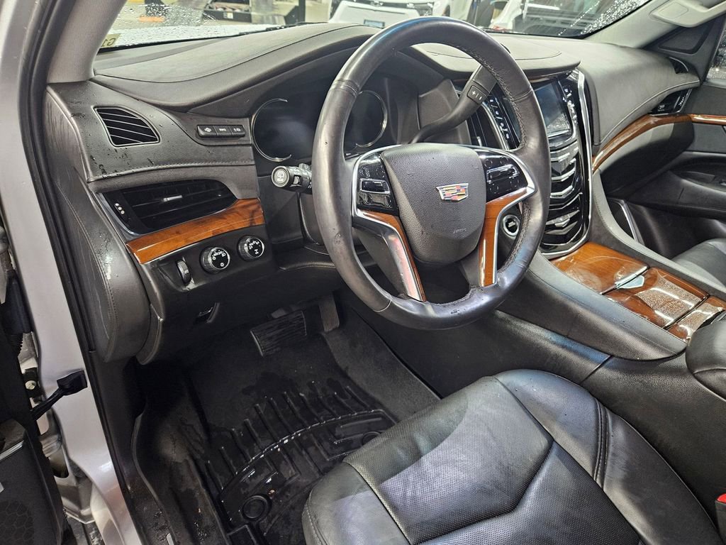 Used 2018 Cadillac Escalade Premium Luxury image 13