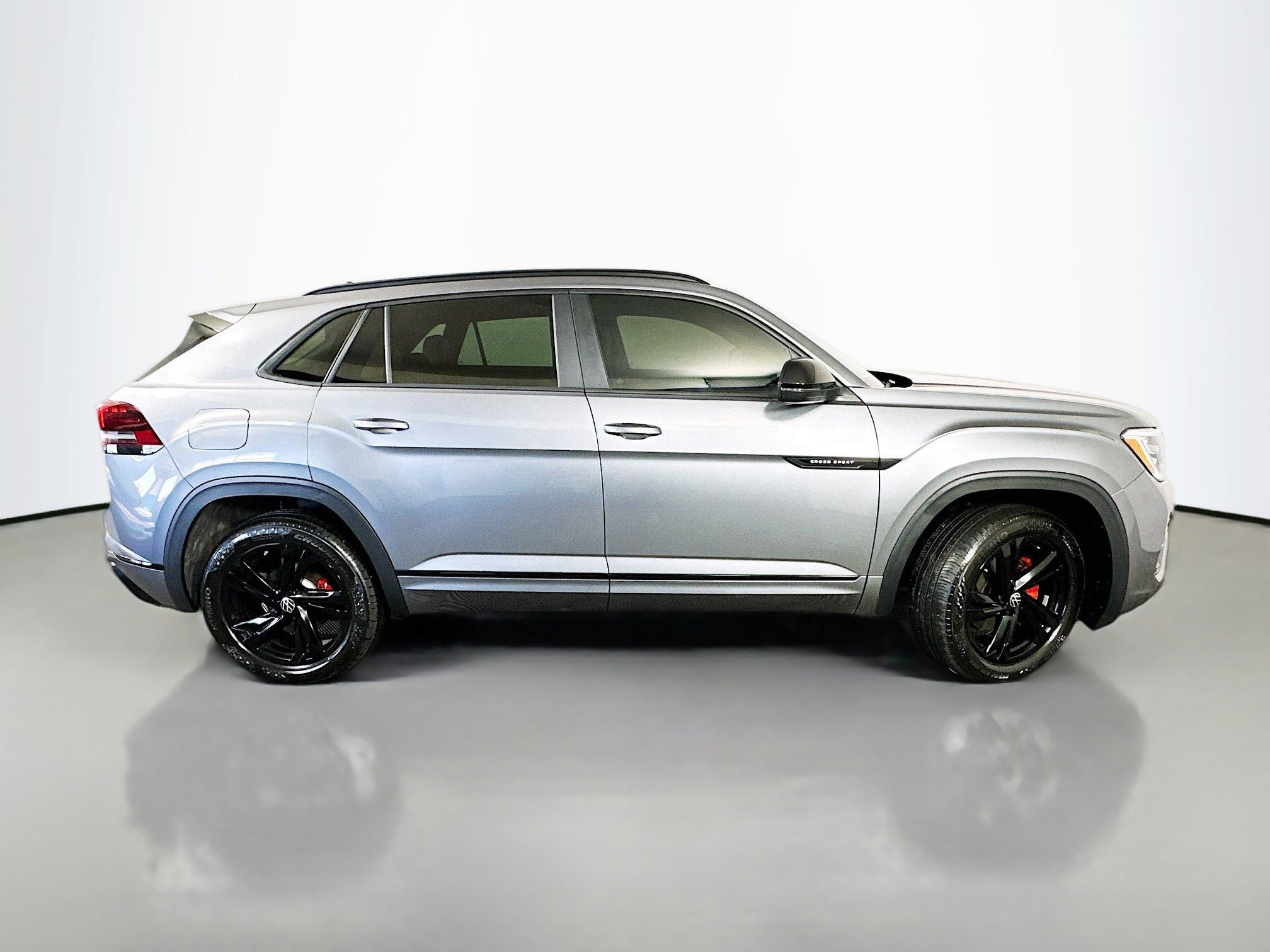 Used 2025 Volkswagen Atlas Cross Sport SEL R-Line image 8