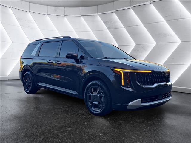 Used 2025 Kia Carnival EX image 7