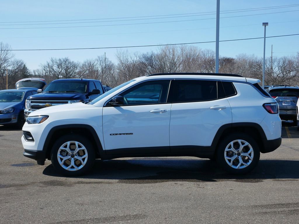 Used 2025 Jeep Compass Latitude AWD/4WD image 6