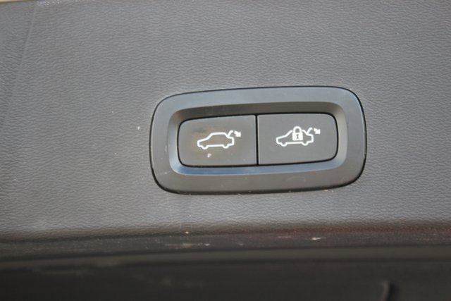 Used 2019 Volvo XC40 T5 Momentum image 25