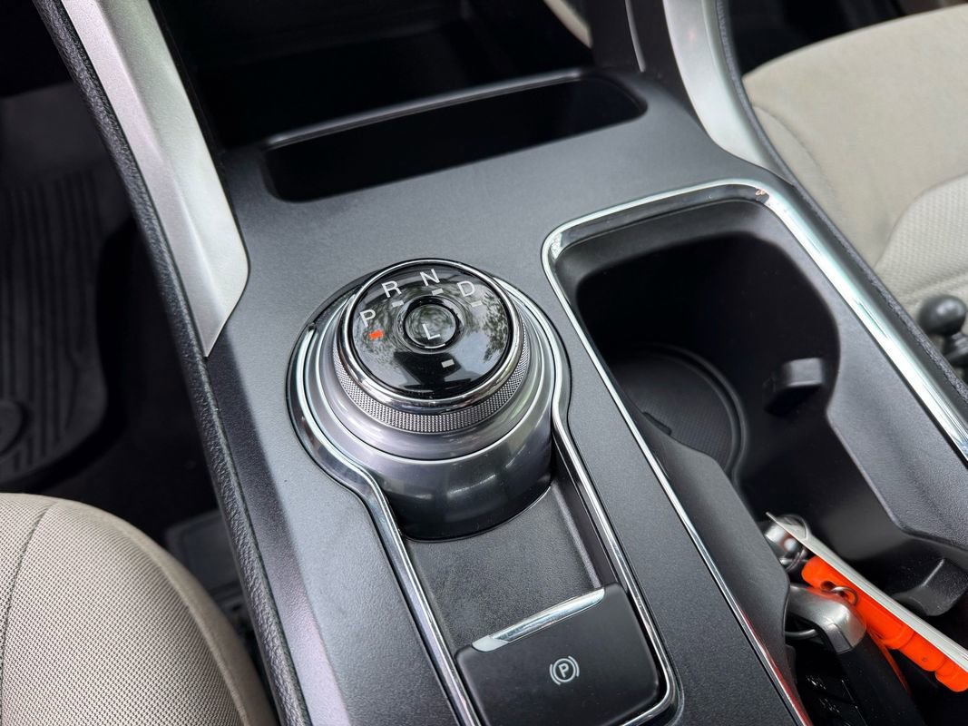 Used 2020 Ford Fusion SE FWD image 28