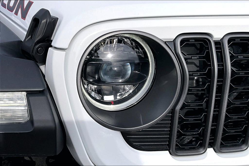 Used 2025 Jeep Wrangler Unlimited Rubicon AWD/4WD image 29