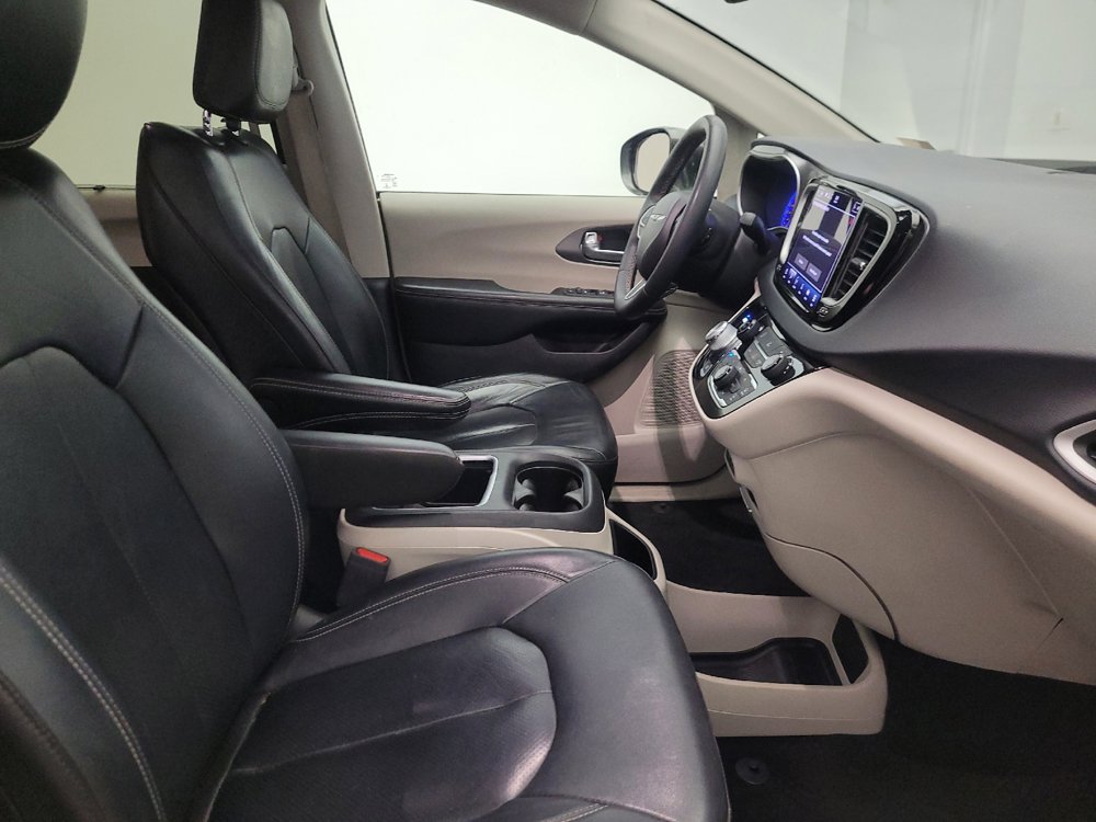 Used 2022 Chrysler Pacifica Touring-L FWD image 21