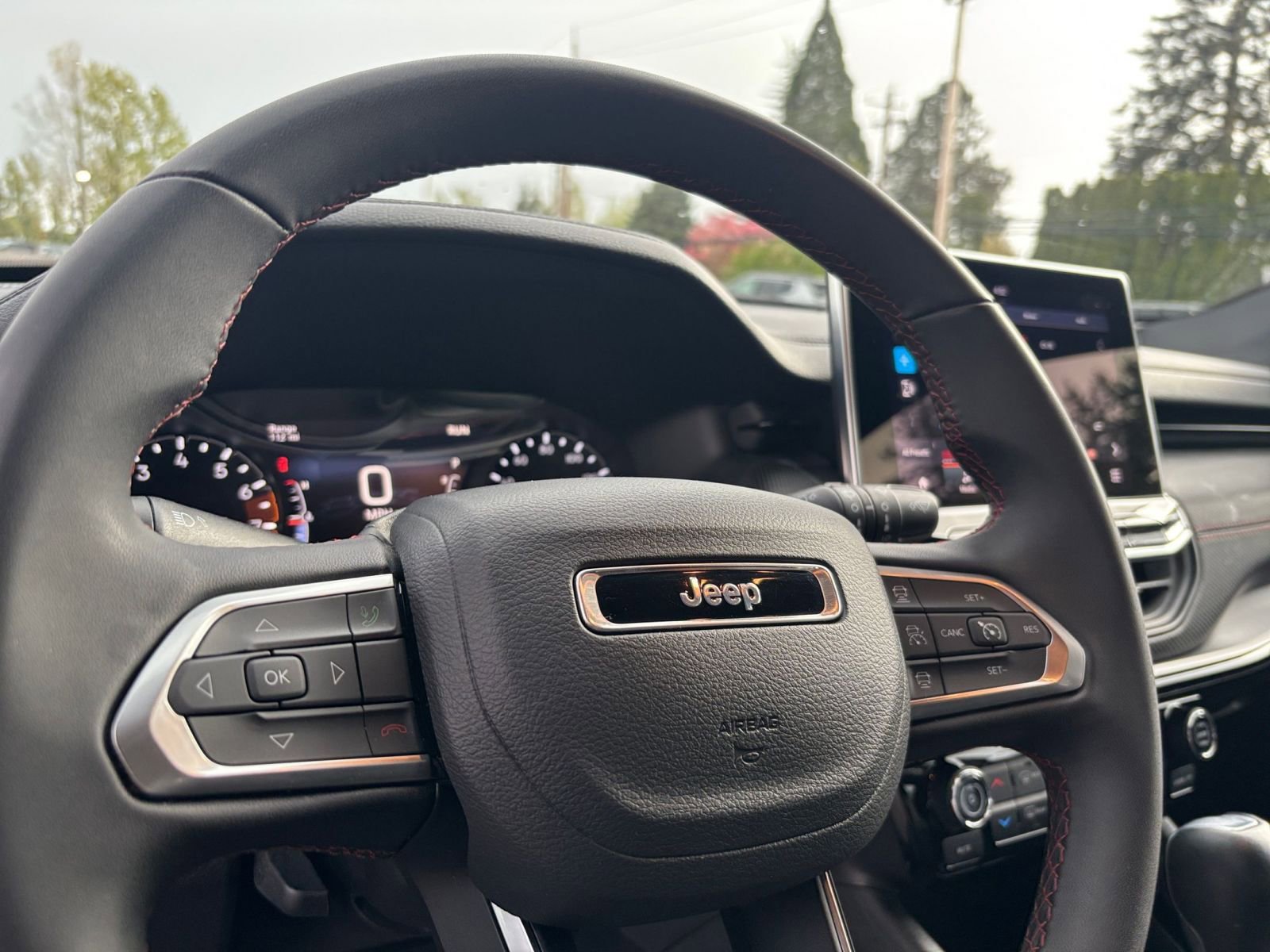 Used 2025 Jeep Compass Trailhawk image 28