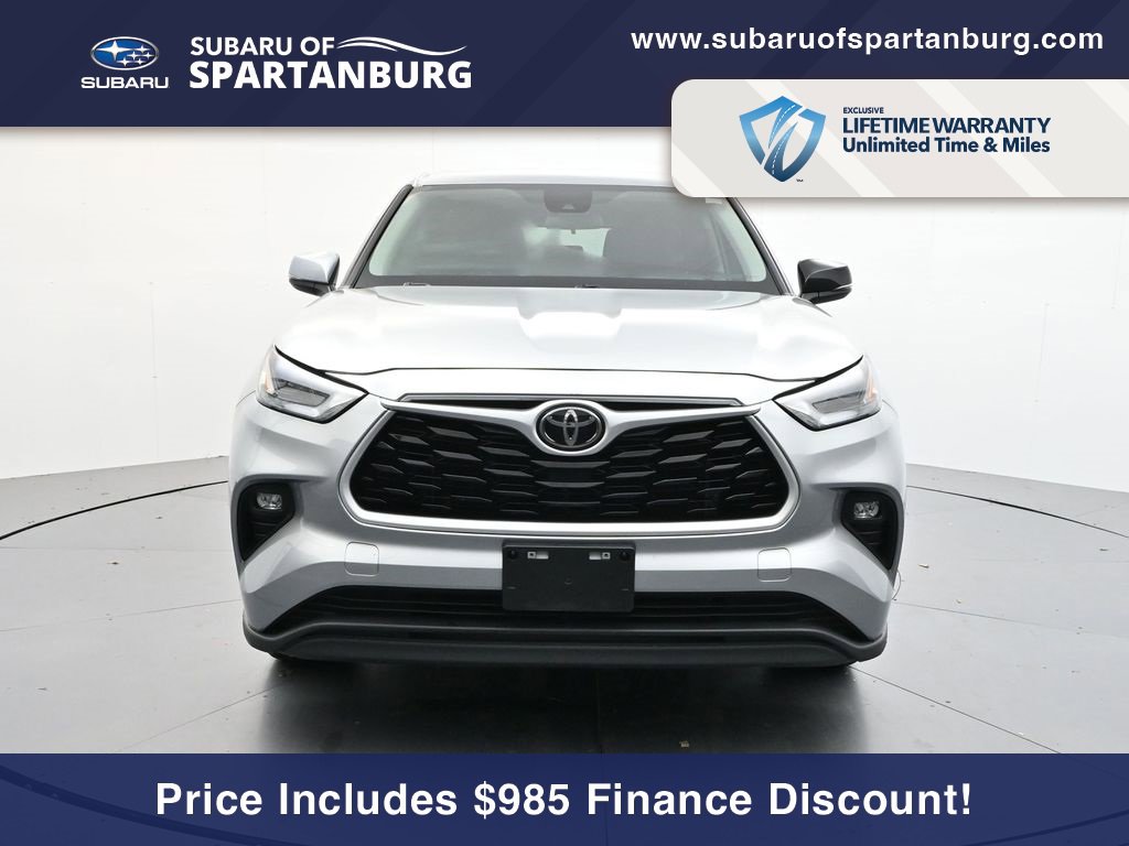 Used 2024 Toyota Highlander LE image 2