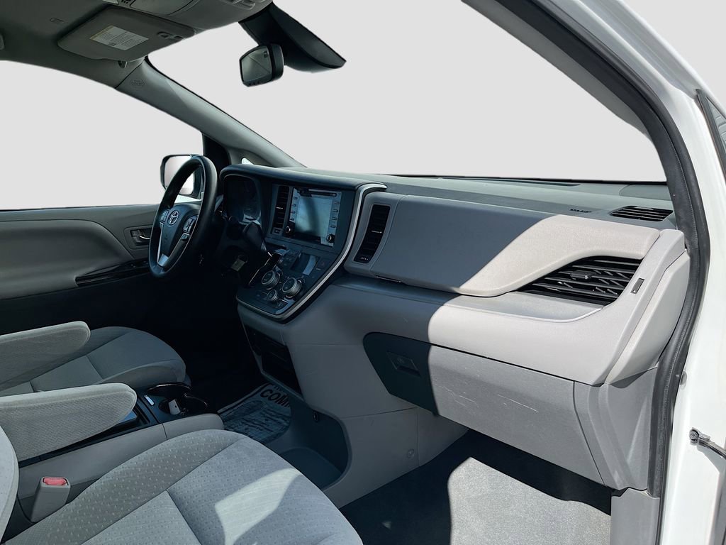 Used 2020 Toyota Sienna LE FWD image 30
