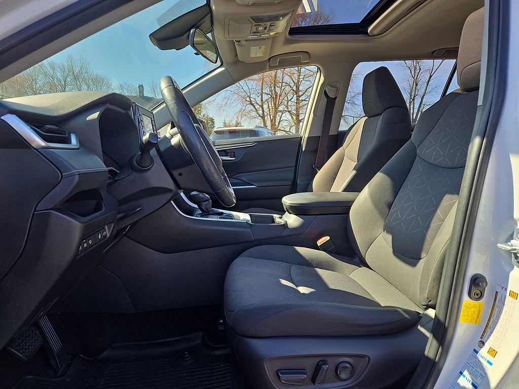 Used 2019 Toyota RAV4 XLE w/ Convenience Package AWD/4WD image 13