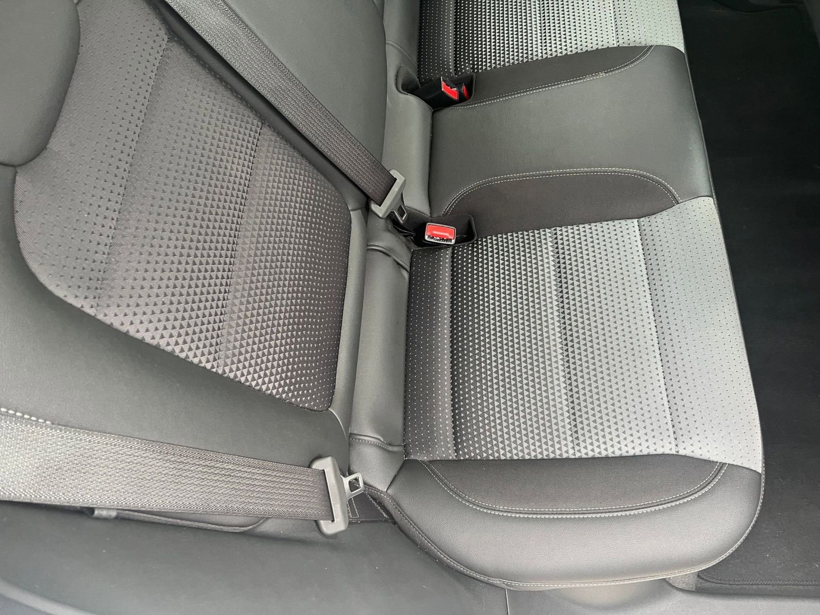 Used 2025 Chevrolet Trax LT FWD image 38