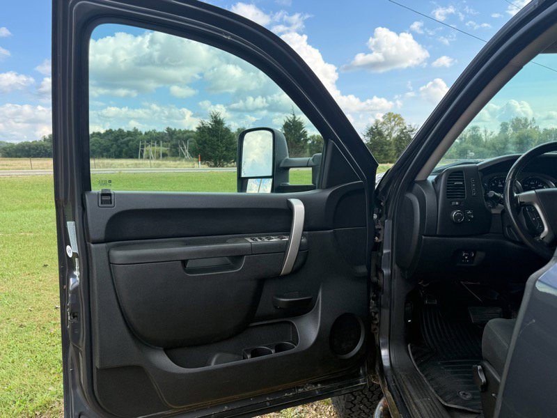 Used 2011 Chevrolet Silverado 3500 LT w/ Interior Plus Package image 28