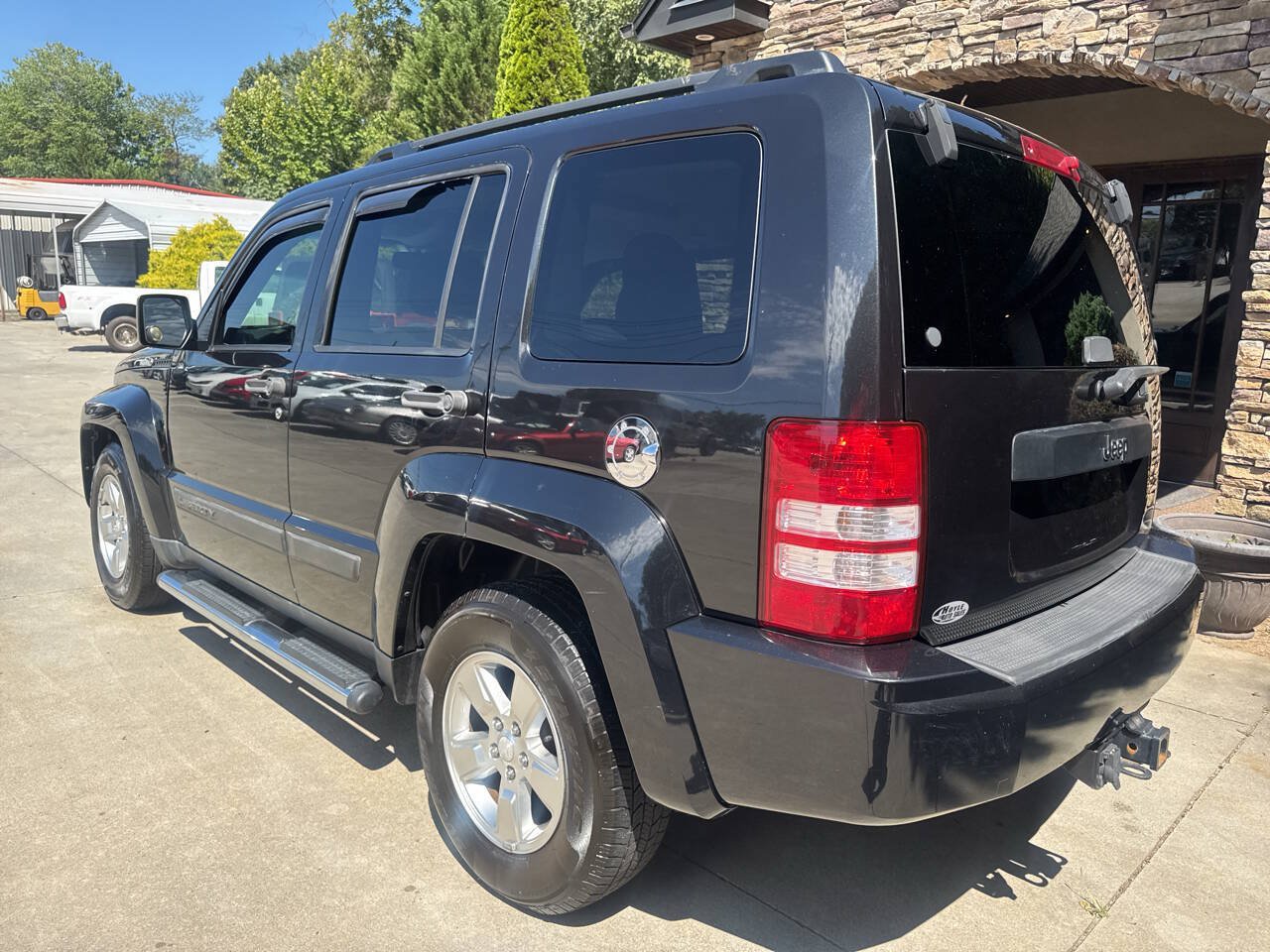Used 2012 Jeep Liberty Sport w/ Popular Equipment Group RWD image 3