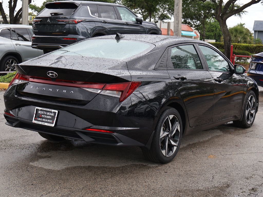 Used 2023 Hyundai Elantra SEL w/ Convenience Package FWD image 9