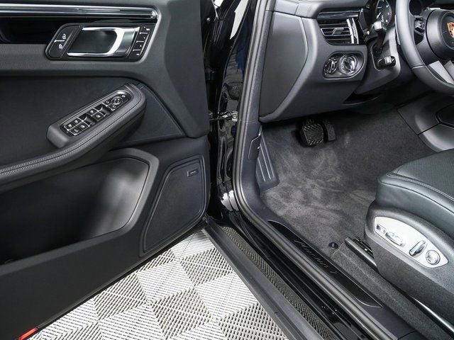 New 2026 Porsche Macan Turbo image 8