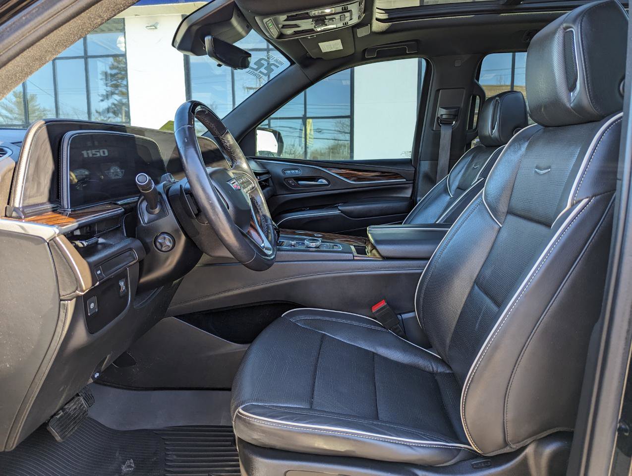 Used 2022 Cadillac Escalade Premium Luxury image 13
