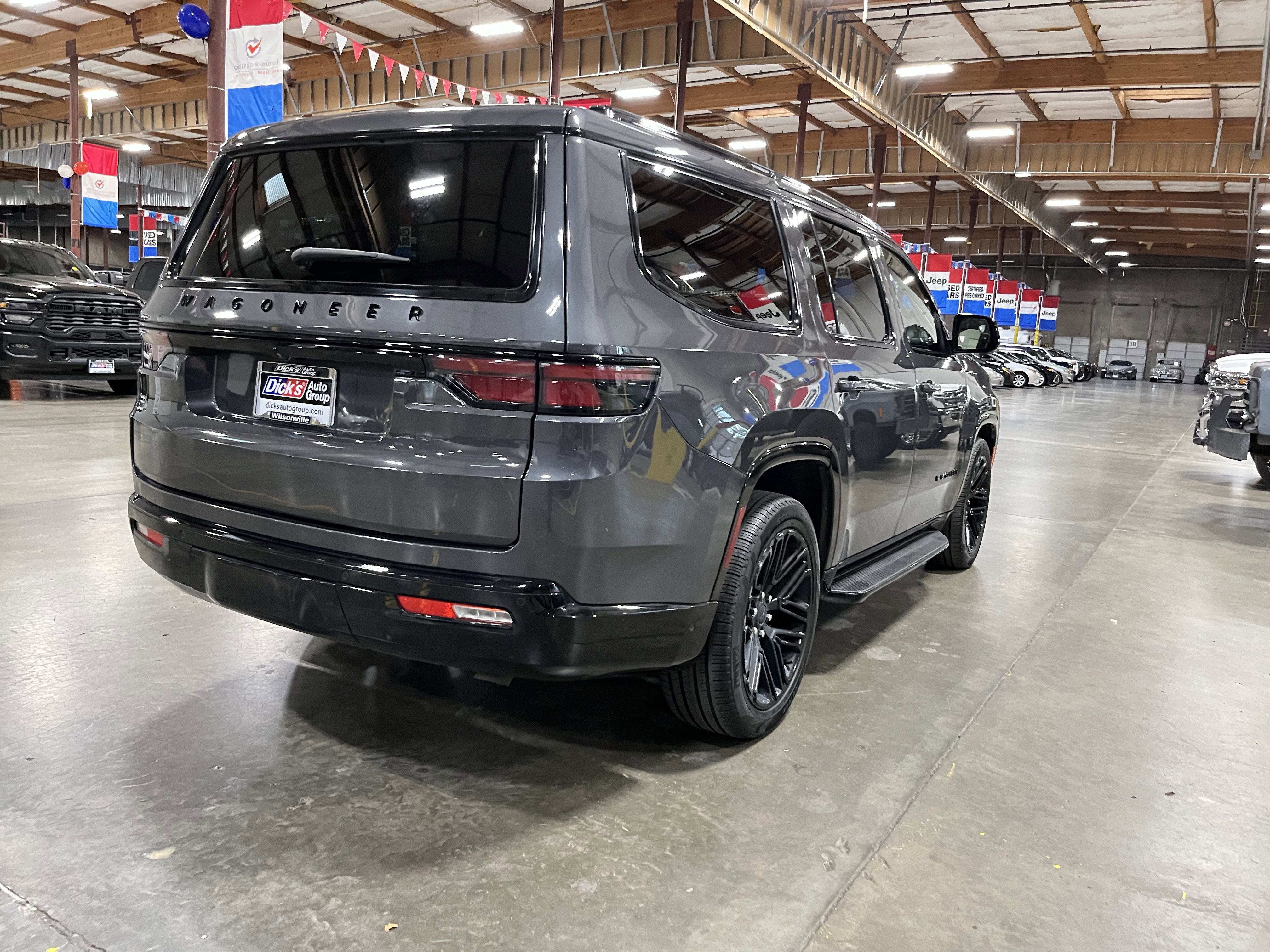 Used 2024 Jeep Wagoneer Series II w/ Convenience Group I image 5