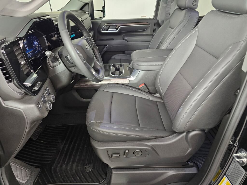 Used 2025 Chevrolet Silverado 3500 LTZ w/ LTZ Plus Package image 19